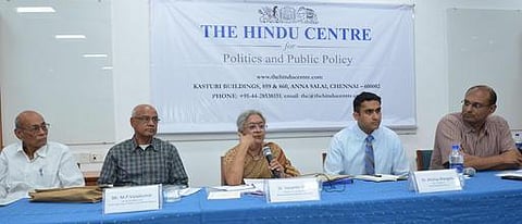 கட்டாய கல்வி உரிமை சட்டத்தை 10 சதவீத பள்ளிகள் கூட பின்பற்றவில்லை: ‘இந்து அரசியல் மற்றும் பொதுக்கொள்கை மையம்’ நடத்திய நிகழ்ச்சியில் முன்னாள் துணைவேந்தர் வசந்திதேவி வருத்தம்﻿