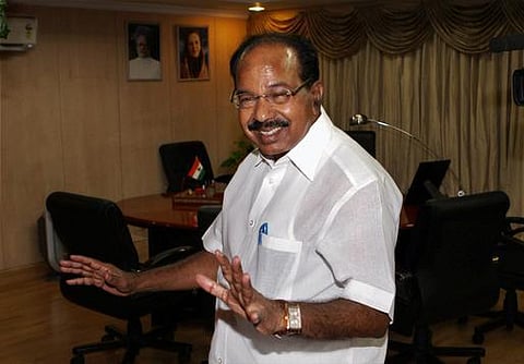மானிய விலை சிலிண்டர்களை 12 ஆக உயர்த்த பரிசீலனை: மொய்லி தகவல்