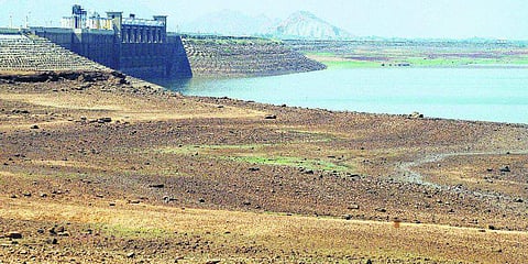 மதுரை: வைகை வறண்டதால் மதுரையை அச்சுறுத்தும் குடிநீர் பஞ்சம்; ஏப்ரம் மே மாதங்களில் உச்சகட்டத்தை அடையலாம் என எதிர்பார்ப்பு