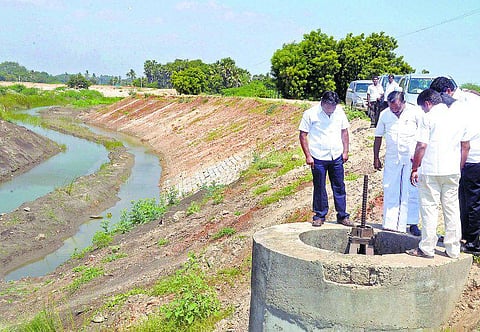 தூத்துக்குடி: கோடைக்கு முன்பே தாகம் தணிக்கப் போராட்டம்: பொறுமையிழந்த மக்கள், ஆய்வில் இறங்கிய அதிகாரிகள்
