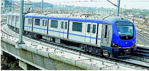 கோயம்பேட்டில் சாய்தள பாதையில் மெட்ரோ ரயில் சோதனை ஓட்டம்- அக்டோபரில் போக்குவரத்து தொடங்கும்
