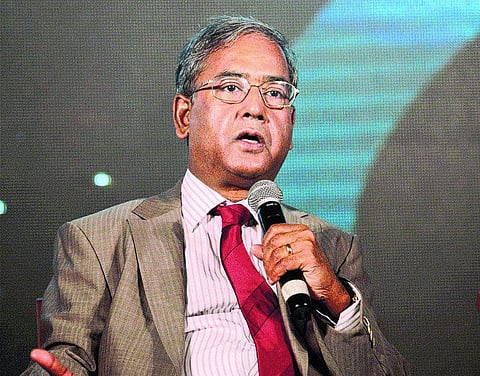 செபி தலைவருக்குப் பதவி நீட்டிப்பு﻿