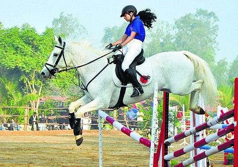 தென்னிந்திய குதிரையேற்றம்: தடை தாவும் பிரிவில் பெங்களூர் முதலிடம்