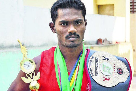 சர்வதேச குத்துச்சண்டை போட்டியில் கட்டிட தொழிலாளியின் மகன்﻿: நிதி உதவி கிடைத்தால் ‘கனவு மெய்ப்படும்’﻿