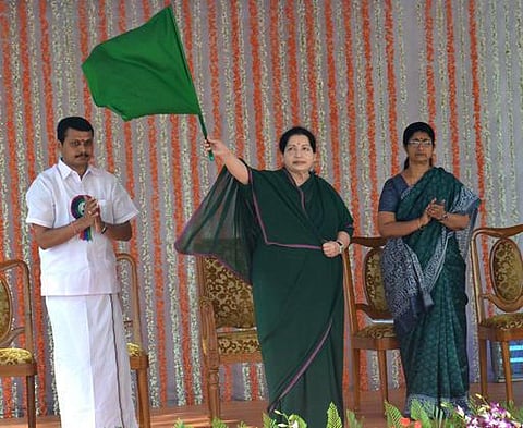காவல் துறைக்கு 403 புதிய ரோந்து வாகனங்கள்- ஜெயலலிதா கொடியசைத்து தொடங்கி வைத்தார்﻿