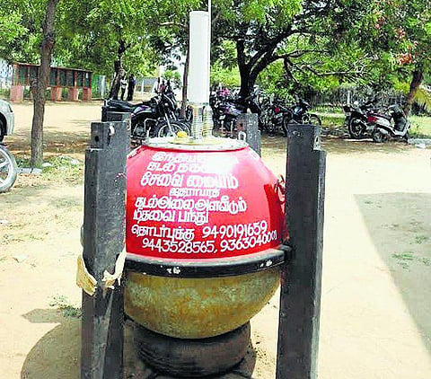 தூத்துக்குடி: புயல், மீன் வளத்தை அறிய நவீன கருவி; கடலில் மிதந்தபடி தகவல் வரும்!