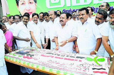 மதுரை: அம்மா விருது, அழகான குடை, ஆண்டுதோறும் பரிசு... முதல்வர் பிறந்தநாள் திட்டங்களாக மேயர் அறிவிப்பு