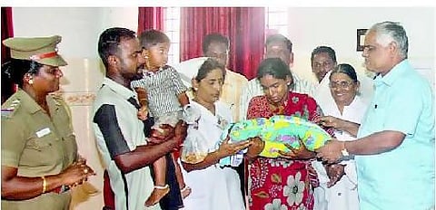 நாகையில் மருத்துவமனையில் திருடப்பட்ட குழந்தை மீட்பு