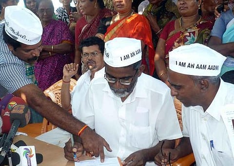 ஆம் ஆத்மியில் இணைந்தார் உதயகுமார்: போராட்டக் குழுவில் பிளவு?