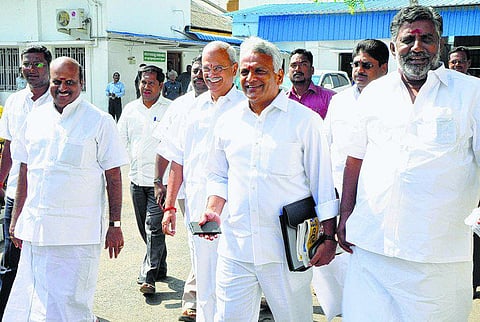 35 நிமிடங்களில் முடிந்த புதுவை சட்டப்பேரவை: காங்கிரஸ், அதிமுக எம்எல்ஏ-க்கள் வெளிநடப்பு