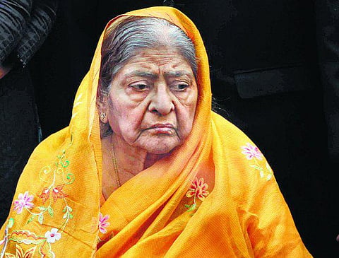 2002 கலவரம்: மோடிக்கு நற்சான்றை ஆட்சேபித்து காங். எம்.பி.யின் மனைவி மனு