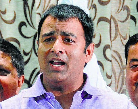 உ.பி. கலவரத்தில் கைதான பாஜக எம்.எல்.ஏ.வுக்கு சீட் மறுப்பு: ஆதரவாளர்கள் போராட்டம்﻿