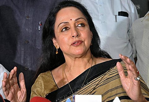 ஹேமமாலினி விளம்பரத்துக்கு தடை விதிக்க வேண்டும்﻿: அஜித் சிங் கட்சியினர் புகார்﻿