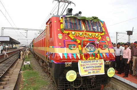 தென் மாவட்ட ரயில்களில் நடுவழியிலே தண்ணீர் தீர்ந்து விடுவதால் பயணிகள் அவதி﻿