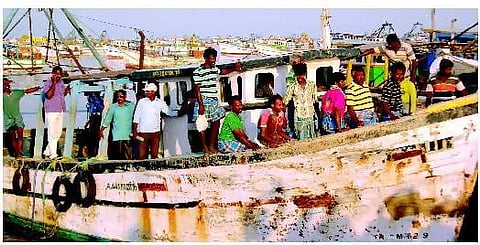 இலங்கையிலிருந்து 19 தமிழக மீனவர்கள் ராமேசுவரம் திரும்பினர்