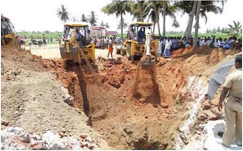 கள்ளக்குறிச்சியில் ஆழ்துளை கிணற்றிலிருந்து மீட்கப்பட்ட சிறுமி உயிரிழப்பு﻿