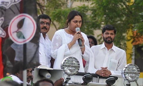 மத்திய அரசுக்கு தமிழகம் கட்டளையிடும் காலம் வரும்: நடிகை விந்தியா பேட்டி﻿