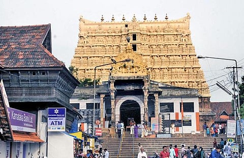 திருவனந்தபுரம் கோயில் தங்கம் லாரி மணலோடு தஞ்சாவூர் வந்ததா?﻿: 577 பக்க அறிக்கையால் பரபரப்பு: உச்ச நீதிமன்றம் புதன்கிழமை விசாரணை﻿
