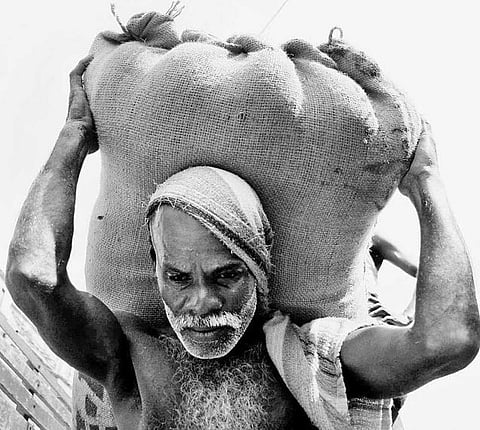 உழைக்கும் மக்கள் யாவரும்...﻿