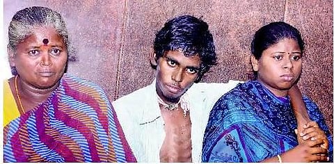 ‘ஒவ்வொரு நொடியும் மரணத்தை சந்திக்கிறேன்- கருணைக் கொலைக்கு அனுமதி தாருங்கள்!’﻿: வேலூர் மாவட்ட ஆட்சியரிடம் சிறுவன் மனு