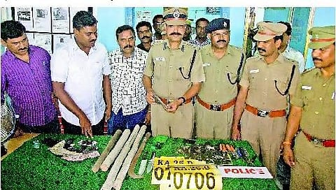 நாடு முழுவதும் நெட்வொர்க் அமைத்து கார் திருட்டில் ஈடுபட்ட பிரபல கொள்ளையன்﻿ கைது: கூட்டாளிகளைப் பிடிக்க போலீஸ் தீவிரம்﻿