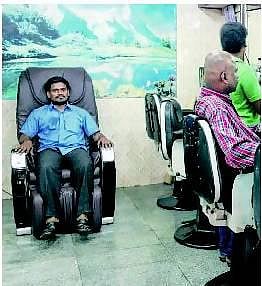 சிறிய சலூன்களில் தலைகாட்டும் 4 நிமிட ‘அடியாள்’﻿: வாடிக்கையாளர்களுக்கு குறைந்த செலவில் மசாஜ்