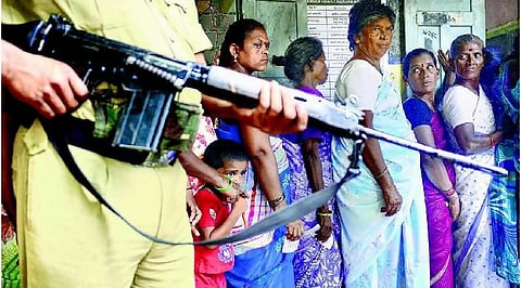 சீமாந்திரா தேர்தலில் வன்முறை﻿: போலீஸார் துப்பாக்கிச் சூடு﻿