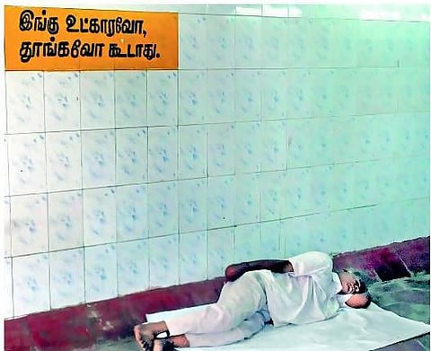 குப்பை கொட்டும் இடமாக மாறும் பாலங்கள், சுரங்கப் பாதைகள்﻿: தனியார் பிடியில் மாநகராட்சி இடங்கள்﻿