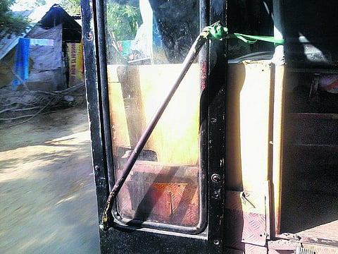 ஓட்டை, உடைச்சல் பஸ்ஸுக்கு பெயர் ‘சொகுசு’ பேருந்து: பயணிகளின் நரக வேதனை