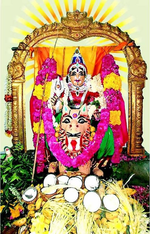 சிவரூபமான முத்தாரம்மன்﻿