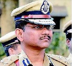 இளம்பெண்களை ஆபாசமாக படமெடுத்த ஏடிஜிபி: 24 மணி நேரத்தில் அதிரடி நீக்கம்﻿
