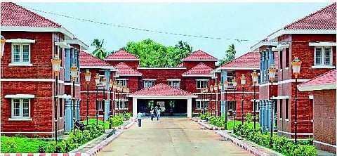 ஸ்ரீரங்கத்தில் ரூ.43 கோடியில் யாத்திரிகர் நிவாஸ்﻿ - இறுதிக்கட்ட பணிகள் நிறைவு: முதல்வர் ஜெயலலிதா விரைவில் திறந்து வைக்கிறார்﻿