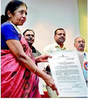 அரசு அலுவலகங்களில் புகைப்பிடிக்க தடை﻿: உலக புகையிலை எதிர்ப்பு தினத்தில் கர்நாடக அரசு அறிவிப்பு﻿
