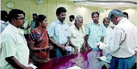 ஆப்கன் தீவிரவாதிகளால் கடத்தப்பட்ட பாதிரியாரின் குடும்பத்தினர் ஆட்சியரிடம் மனு﻿: விரைவில் மீட்க வலியுறுத்தல்﻿