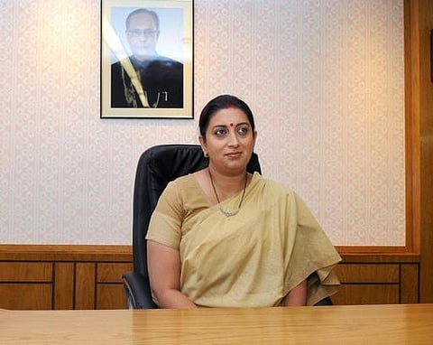 அவதூறு வழக்கு: மத்திய அமைச்சர் ஸ்மிருதி இரானி கோர்ட்டில் ஆஜராக உத்தரவு
