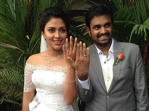இயக்குநர் விஜய் - அமலாபால் திருமண நிச்சயதார்த்தம்﻿: கொச்சியில் நடந்தது﻿