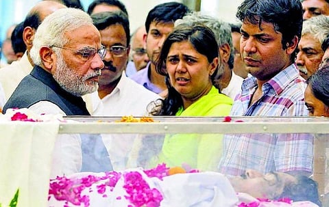 பெண் குரல்: இறுதிச் சடங்கில் பெண்ணுக்கு உரிமை இல்லையா?﻿