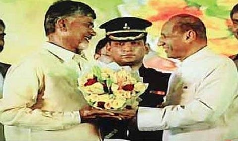 ஆந்திர முதல்வரானார் சந்திரபாபு நாயுடு﻿: 2 துணை முதல்வர்கள், 19 அமைச்சர்கள் பதவி ஏற்றனர்﻿