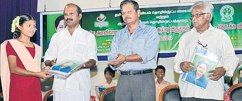 புதிய தொழில்நுட்பங்களை கண்டுபிடிக்க  மாணவர்கள் ஆராய்ச்சியில் ஈடுபட வேண்டும்: அமைச்சர் பழனியப்பன் பேச்சு﻿