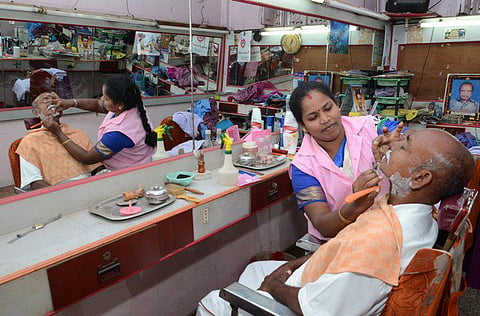 ரெண்டு கத்தரியும் எனக்கு ஒண்ணுதான்﻿