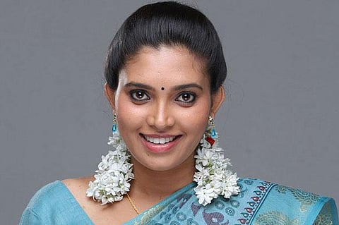 இரண்டு முகங்கள் நான்கு கேள்விகள்﻿