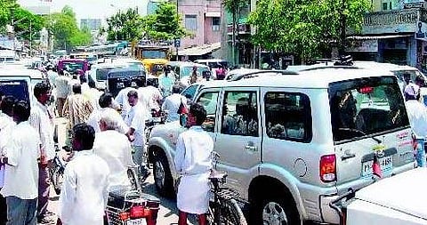 காஞ்சி நகரில் 43 ஆண்டுகளுக்கு பிறகு போக்குவரத்து ஆய்வாளர் நியமனம்﻿: நீண்ட கால போக்குவரத்து பிரச்சினைக்கு தீர்வு கிடைக்குமா?