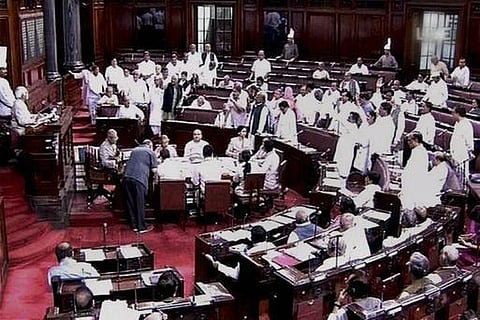 நோன்பு இருந்தவரிடம் உணவு திணிப்பு: சிவசேனை எம்.பி.க்கள் மீதான புகாரால் நாடாளுமன்றத்தில் கடும் அமளி