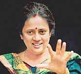 ஆபத்துக்கு அருகில் ஒரு பெண் இயக்குநர்!﻿