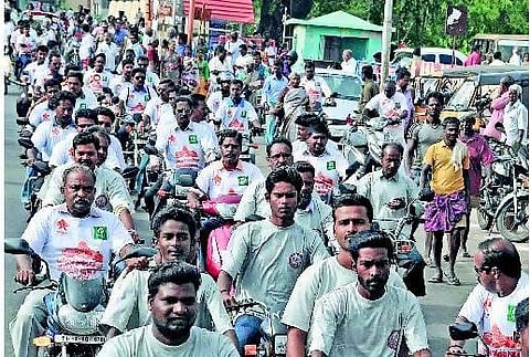 சோழ மன்னன் நினைவாக தஞ்சையிலிருந்து தீப ஓட்டம்﻿: கங்கைகொண்ட சோழபுரத்தில் 1,000 தீபம் ஏற்றினர்