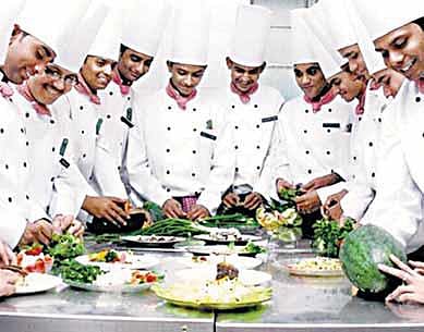 நல்ல சம்பளத்தில் வேலை தரும் ஹோட்டல் மேனேஜ்மென்ட் படிப்பு﻿