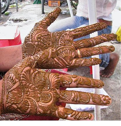 மணப்பெண் மருதாணி வைக்கவில்லை: திருமணத்தை நிறுத்திய மணமகன்﻿