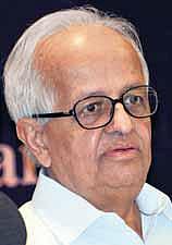 செலவு நிர்வாகக் குழுவின் தலைவர் பிமல் ஜலான்﻿