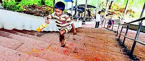 திருமலைக்கு 40 நிமிடத்தில் நடந்து சென்ற 4 வயது சிறுவன்﻿