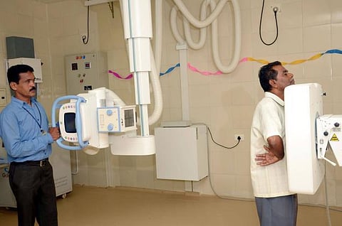 எக்ஸ்-ரே அறைகளில் கேள்விக்குறியாகும் பெண் நோயாளிகள் பாதுகாப்பு﻿: ஆண் ஊழியர்கள் பணியில் இருப்பதால் சிக்கல் என புகார்﻿